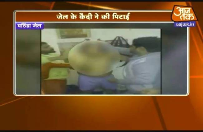 जेल में कैदी की निर्वस्त्र कर पिटाई