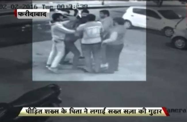 फरीदाबाद में एक शख्स की बेतहाशा पिटाई