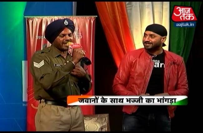 हरभजन सिंह के साथ सेना के जवानों का भांगड़ा