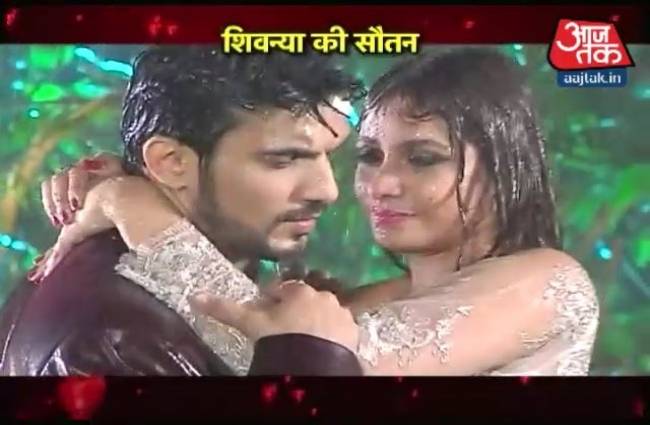 नागिन के सेट से