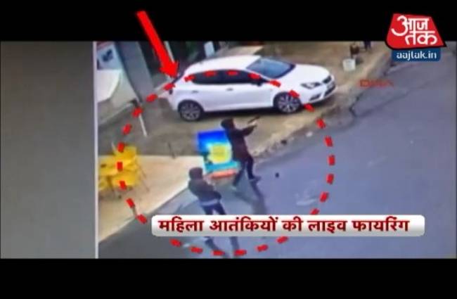 पुलिस पर महिला आतंकियों की लाइव फायरिंग