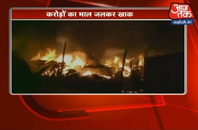 परेड बाजार की दुकानों में लगी आग