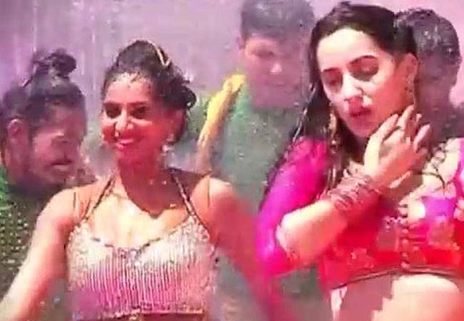 देखिए लाइफ ओके की सतरंगी होली