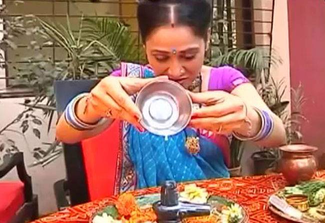 देखिए आस्था का रंग बहू-बेटियों के संग