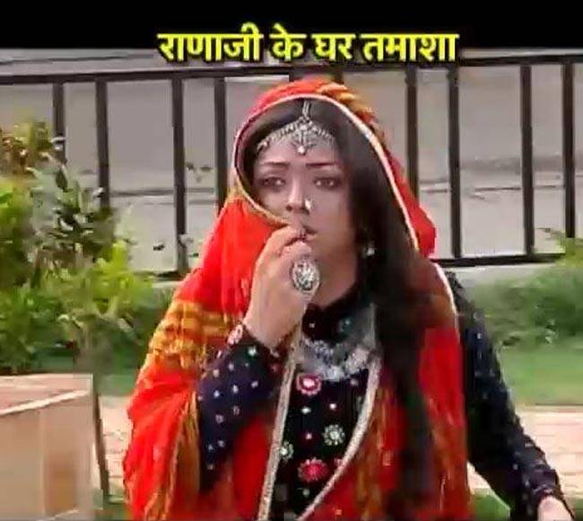 जब रानी गायत्री बनीं नौकरानी...