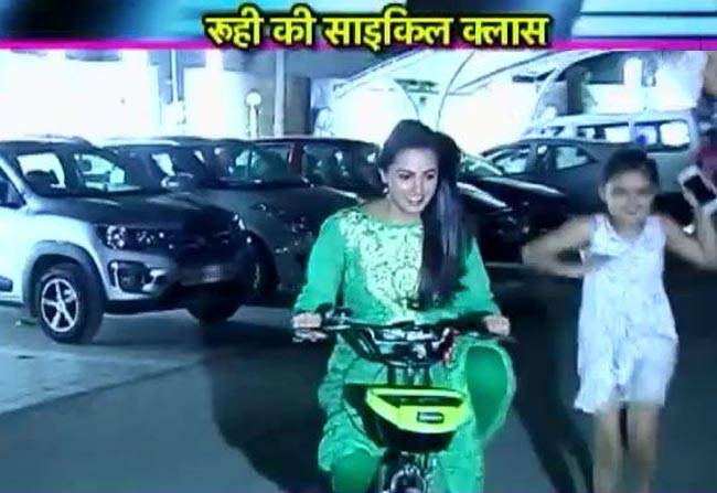 जब मां-बेटी के बीच हुआ साइकिल मुकाबला