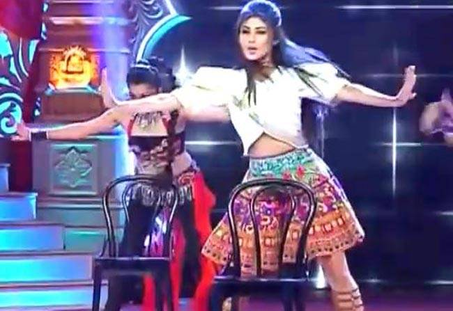 नागिन पर चढ़ा होली का खुमार!