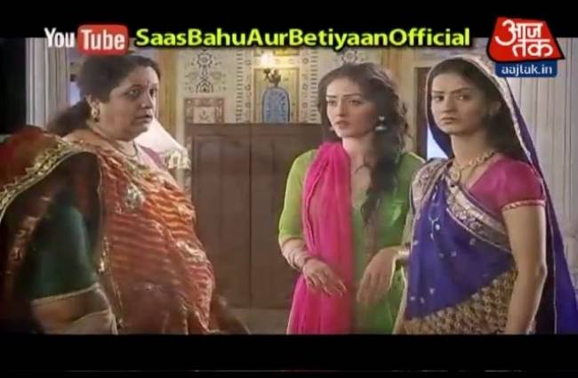 जब मीरा पर किया सासों ने हमला!