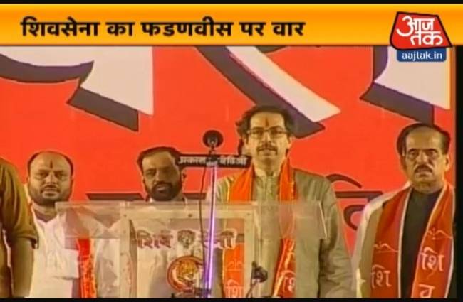 शिवसेना ने मुख्यमंत्री फड़नवीस पर किया वार
