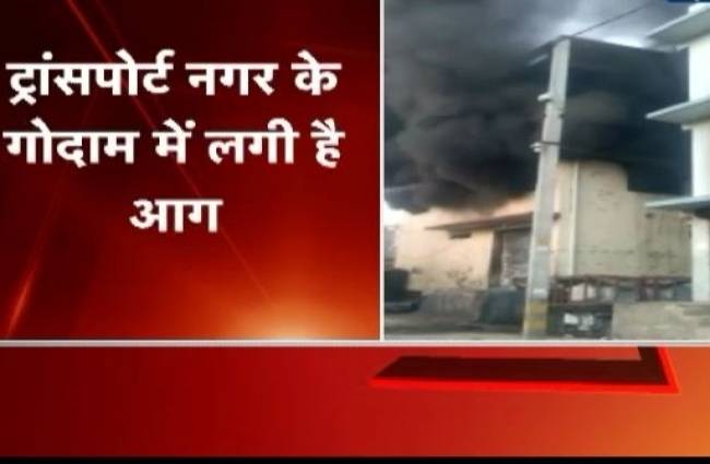 मौके पर 10 दमकल गाड़ियां पहुंची