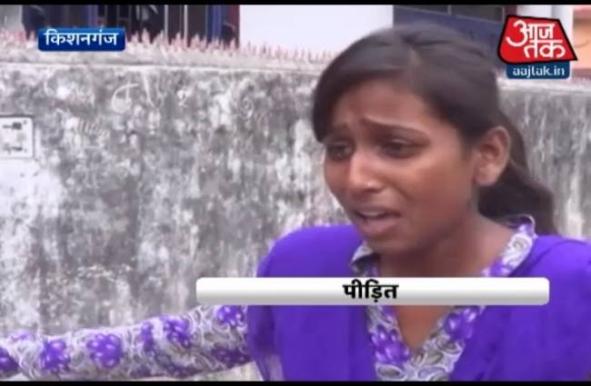 लड़की ने पूरी रात दरवाजे पर रोते-रोते बिताई