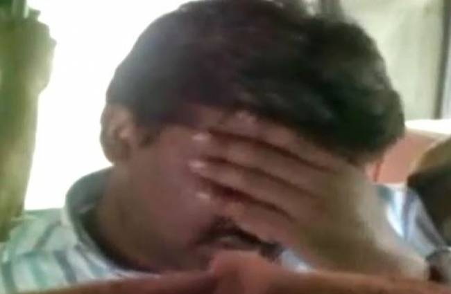 सबूतों को नंगे हाथों से पुलिस ने छुआ