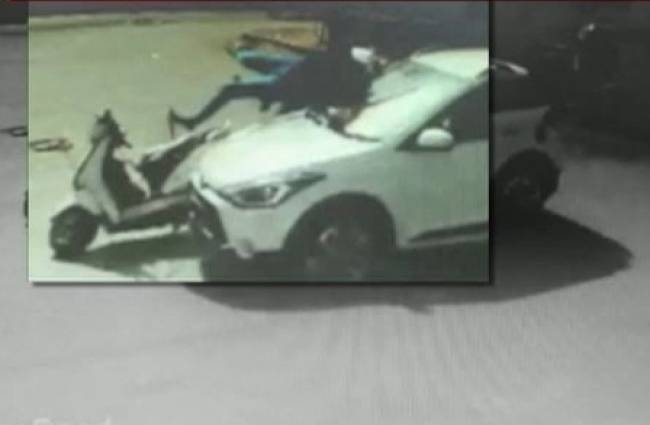 टक्कर के बाद गाड़ी  वाला मौके से फरार