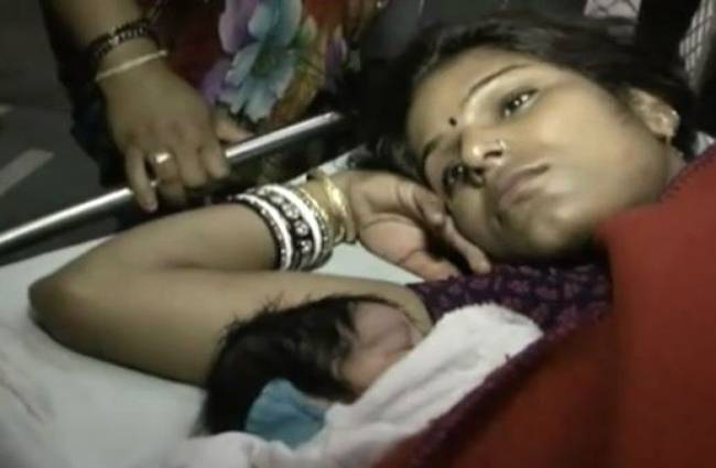 PCR में महिला ने दिया बच्चे को जन्म