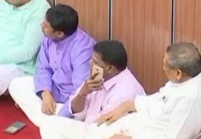 भुवनेश्वर: विधानसभा में SC-ST विधायकों का प्रदर्शन