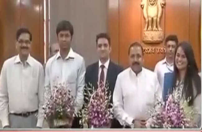 PMO में IAS टॉपर्स