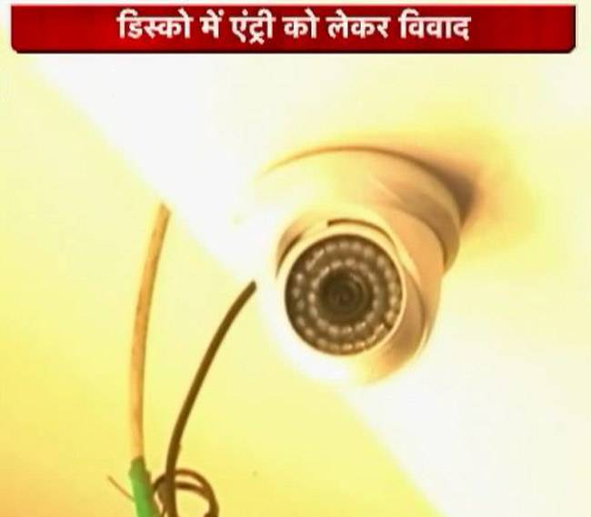 गाजियाबाद मॉल में खुलेआम हुई फायरिंग