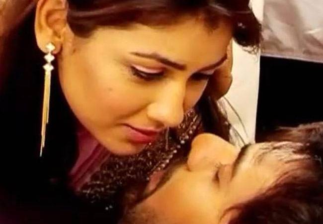 देखिए रॉक स्टार का लव आज-कल