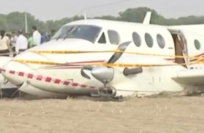 नजफगढ़ के पास क्रैश लैंडिग