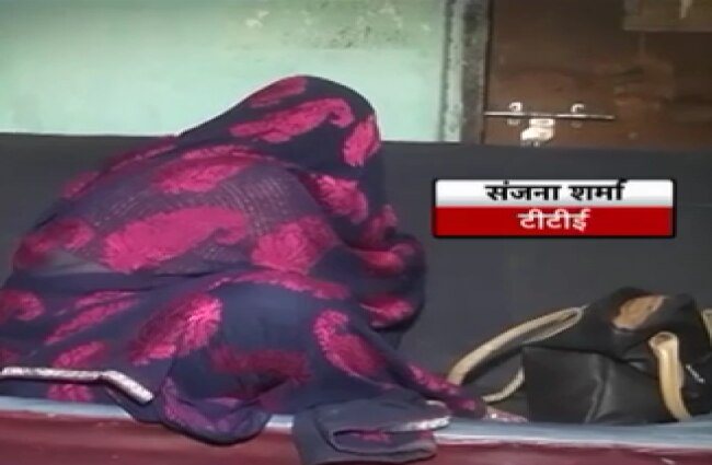 कामाख्या एक्सप्रेस के अटेंडेंट की जमकर धुनाई