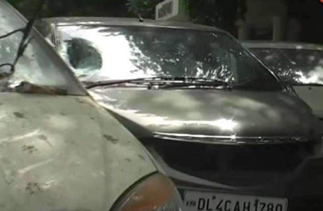 तेज रफ्तार कार ने 3 लोगों को रौंदा