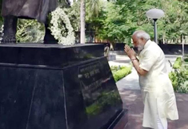 PM मोदी ने चंद्रशेखर आजाद को दी श्रद्धांजलि