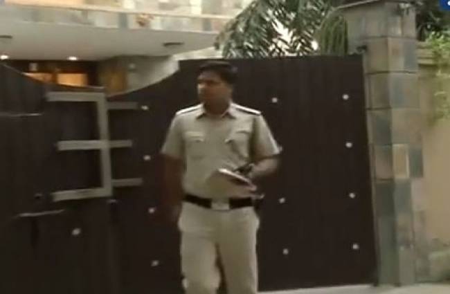 छतरपुर फार्म हाउस में मर्डर@मिडनाइट