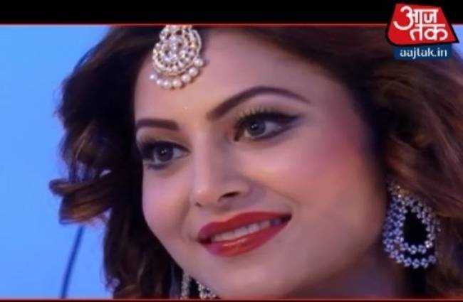 उर्वशी का रॉयल लुक