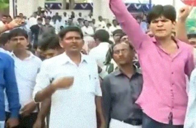 लखनऊ में बीएसपी कार्यकर्ताओं का प्रदर्शन