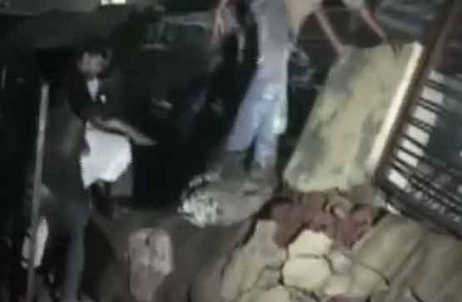 रत्लाम में बारिश से गिरी अस्पताल की छत