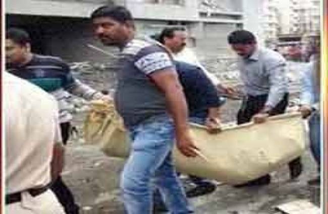 इमारत की स्लैब गिरने से 9 मजदूरों की मौत