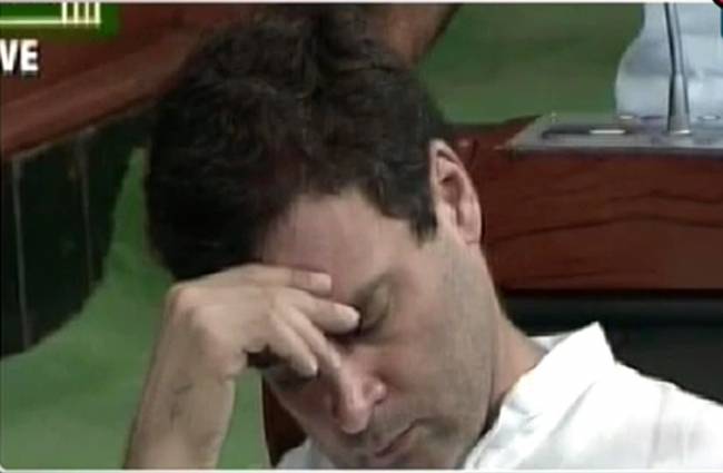 राहुल गांधी झपकी लेते कैमरे में कैद