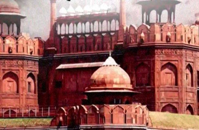 लाल किले पर ड्रोन हमला कर सकते हैं आतंकी