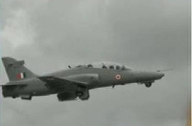 विमान पर सवार पायलट सुरक्षित