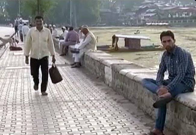 'बंधक' कश्मीर के 51 दिनों का सच