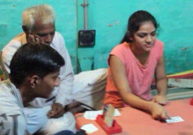 इस गांव में बजता है 'ब्रिज खेल' का डंका