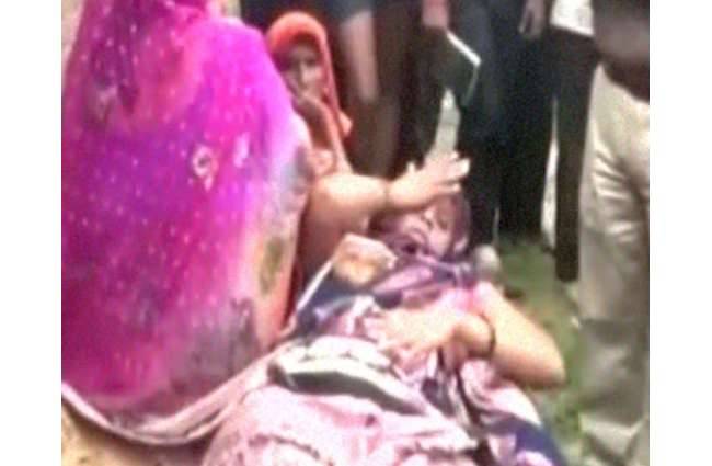 बाढ़ से बेघर लोग