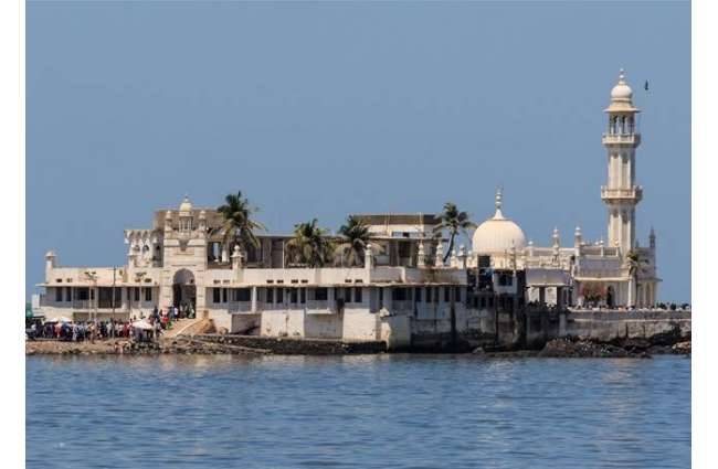 हाजी अली दरगाह में महिलाओं की एंट्री से हटा बैन