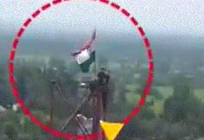 तिरंगे की शान के लिए जोखिम में जान!