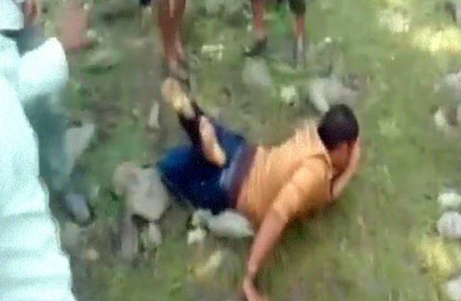 कर्ज वसूल करने गए शख्स की लाठी से पिटाई