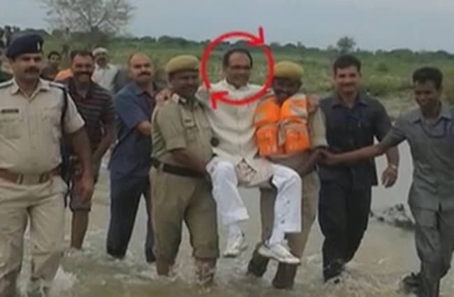 बाढ़ प्रभावित इलाके का दौरा करने पहुंचे सीएम शिवराज