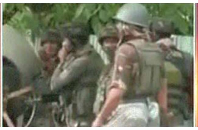 J&K के कुपवाड़ा में आतंकियों के साथ मुठभेड़ जारी