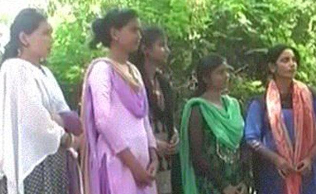 राष्ट्रगान गाने की अनुमति न मिलने पर टीचर्स ने दिया इस्तीफा