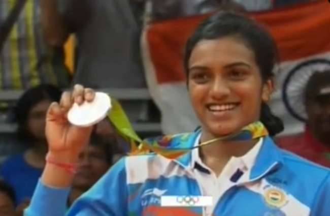 मेडल के साथ पीवी सिंधू
