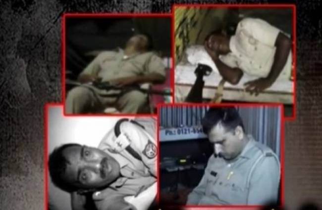 कैमरे में सोते कैद हुए थे पुलिसवाले