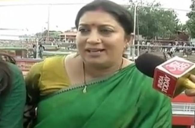 केंद्रीय कपड़ा मंत्री स्मृति ईरानी