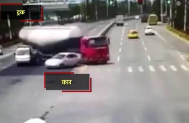 गाड़ियों को बेरहमी से कुचला