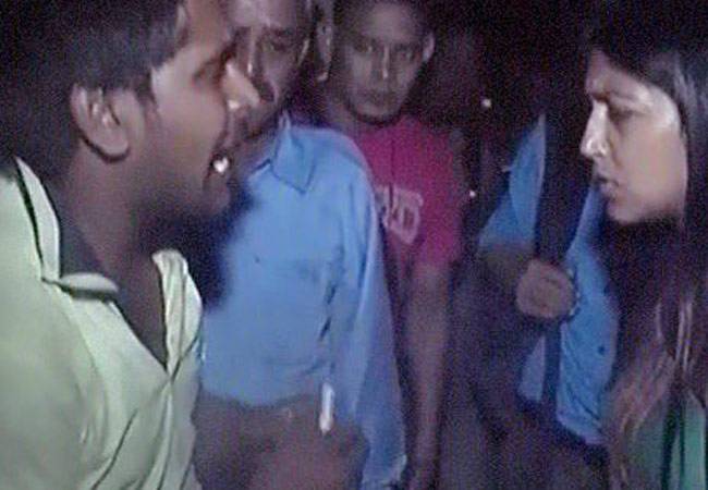राजधानी में बीच सड़क पर रिपोर्टर से छेड़छाड़