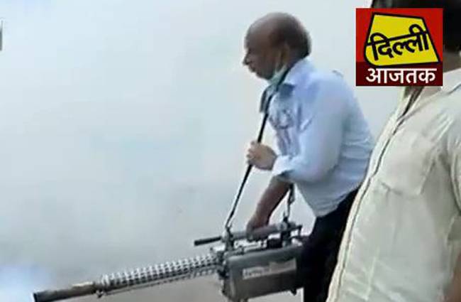 सफाई के लिए लोगों को करते हैं जागरूक