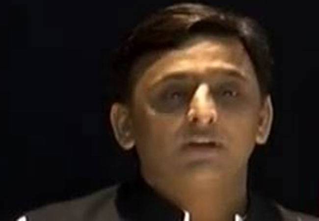 अखिलेश ने मायावती को बताया पत्थर वाली सरकार